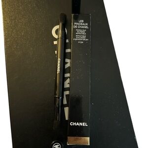 CHANEL Les Deux Pinceaux De Chanel